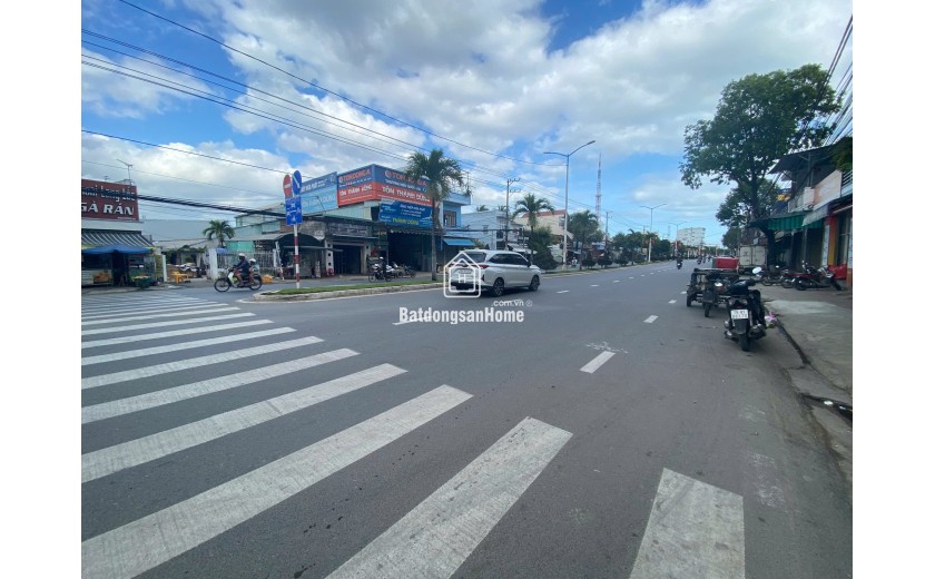 Bán đất mặt tiền Cầu Bè gần 23/10 Nha Trang, DT 118m2 ngang 5.3m, kinh doanh tốt, giá 5.9 tỷ